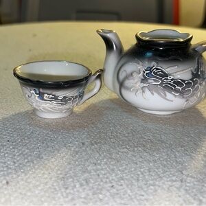 Dragon Design Teapot and Cup Set